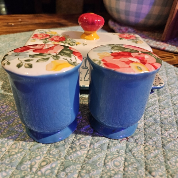 The Pioneer Woman Butter Dish and Salt&Pepper Shakers Lot - Picture 5 of 5